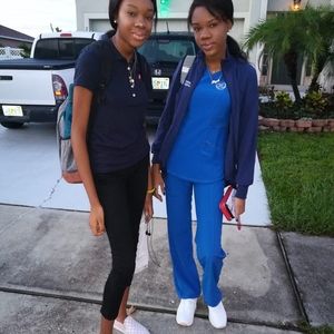 Meet your Posher, Yronise